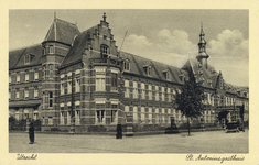 2023 Gezicht op de zij- en voorgevel van het St.- Antoniusziekenhuis (Prins Hendriklaan 40) te Utrecht uit het westen, ...
